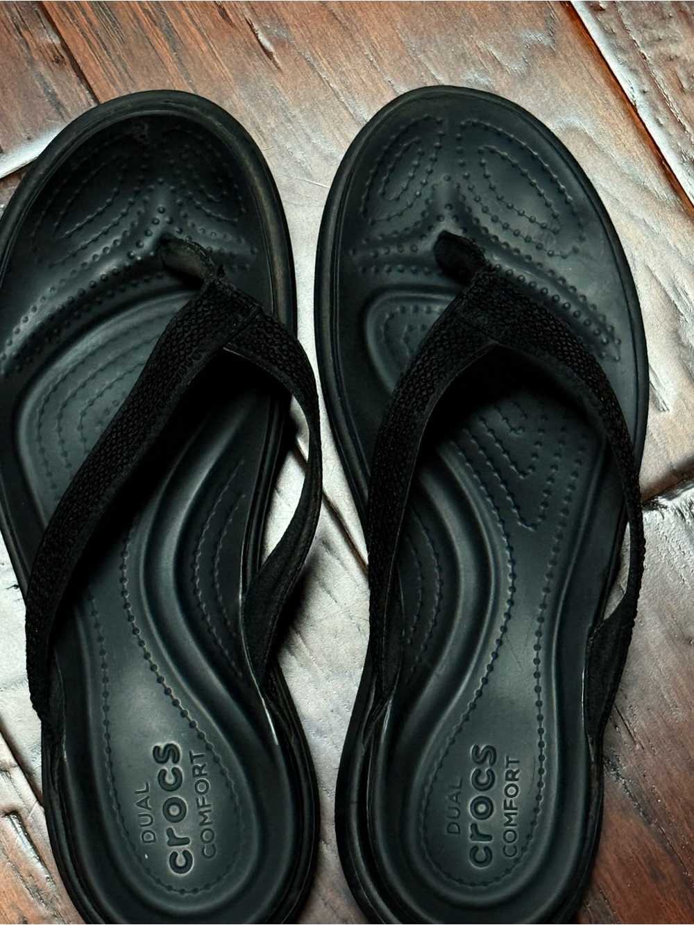 CROCS women’s  Black Foam Dual-Comfort Flip Flops